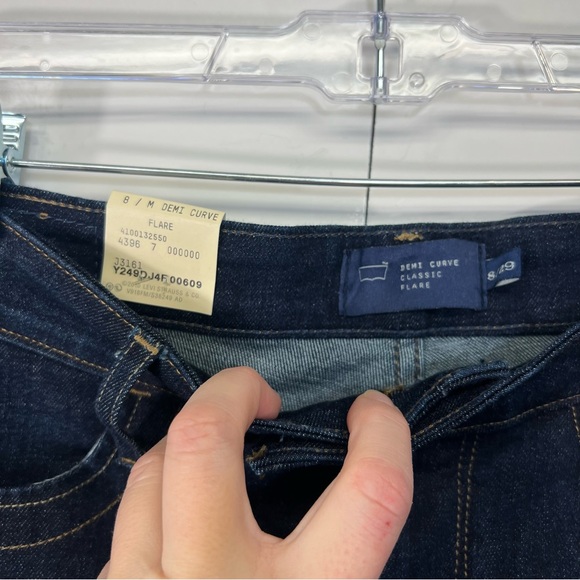 NWT Levi’s Demi Curve Classic Flare Dark Wash Denim Jeans Size 8 - Picture 8 of 13